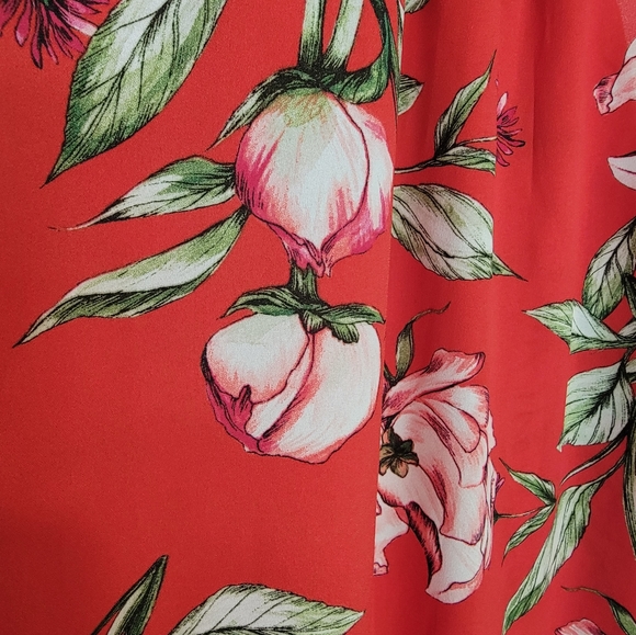 Women's Plus Size C & E Shell Blouse, Red w/ Pink and Green Floral Pattern - 3X - Picture 5 of 6